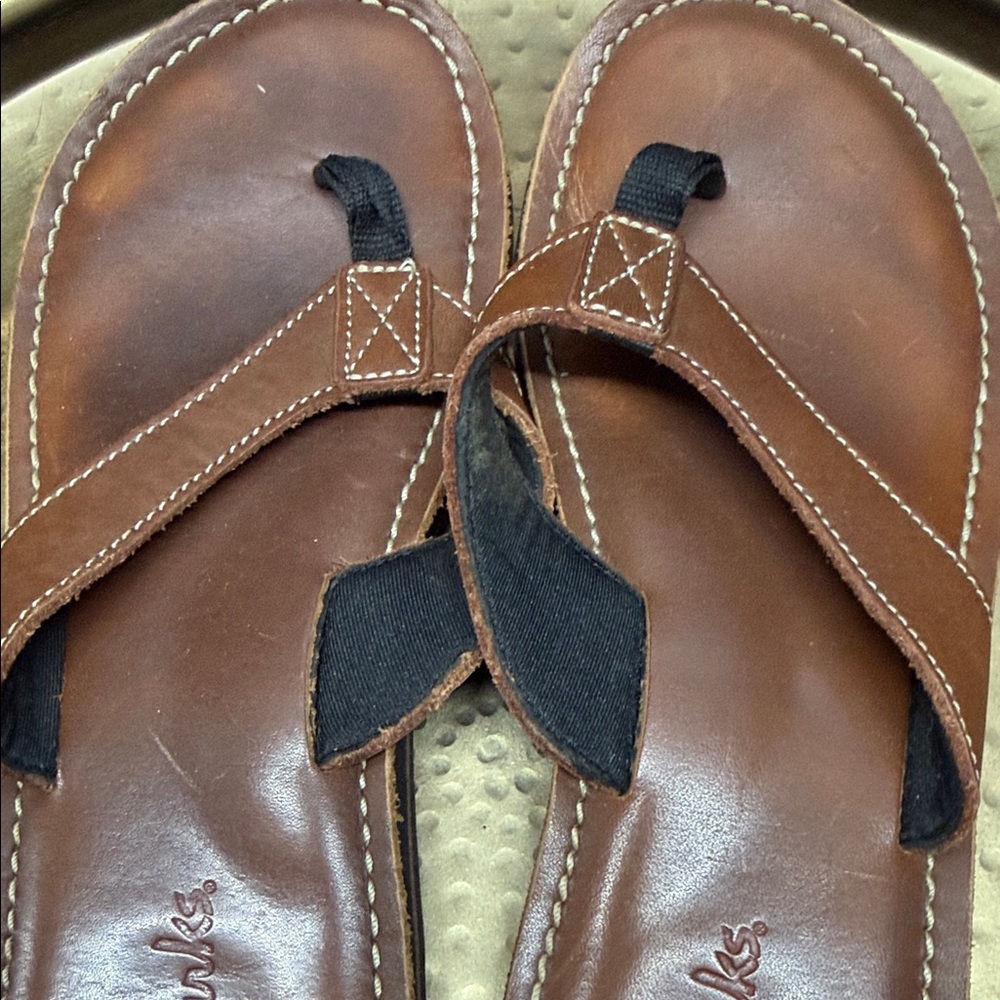 Clark’s Brown Leather Flip Flops - Picture 4 of 6